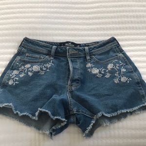Hollister embroidered Jean short